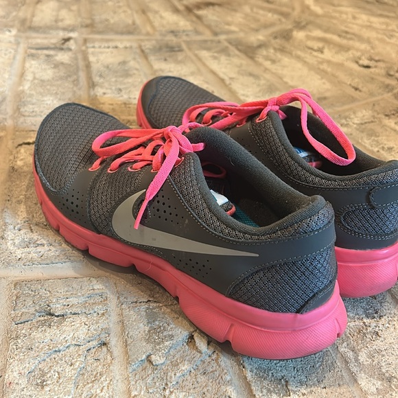 Nike Gray and Pink Sneakers - Picture 3 of 5
